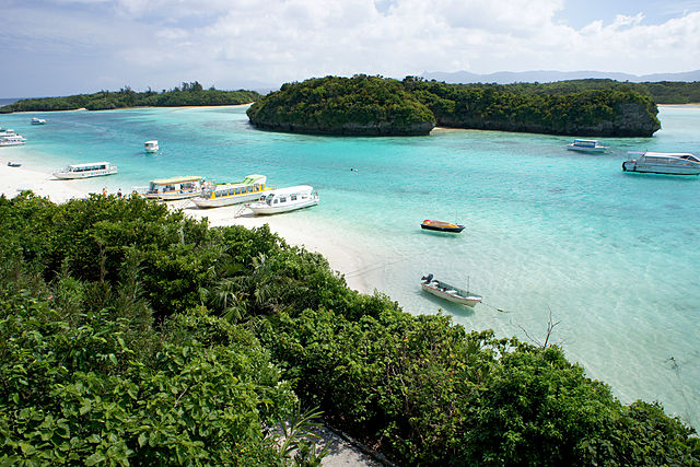 kabira-bay-in-yaeyama-islands